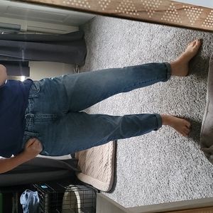 STUNNING UNIVERSAL THREAD JEANS